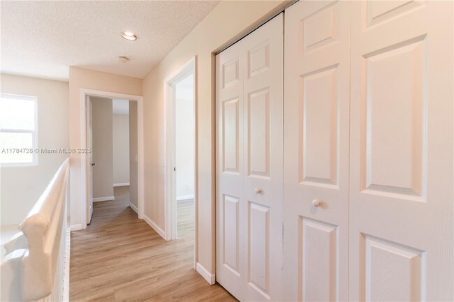 Building Photo - 1306 Banyan Way