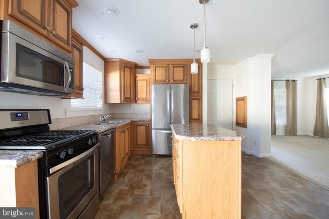 Building Photo - 121 Bluebell Dr