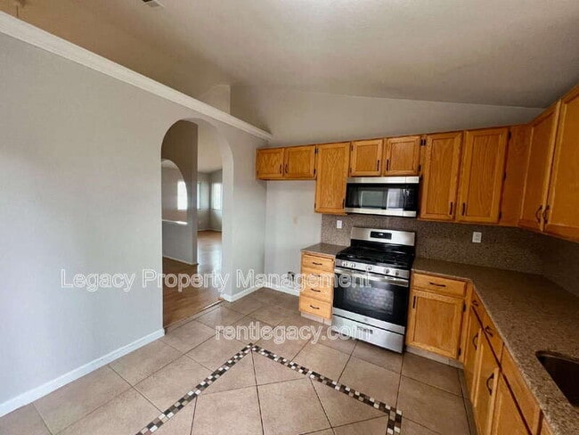 Building Photo - 1180 Camellia Ln