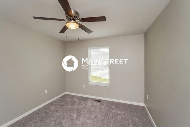 Building Photo - 3 Bedroom Pet-Friendly Home in Jeffersonville, IN with Main Street Renewal