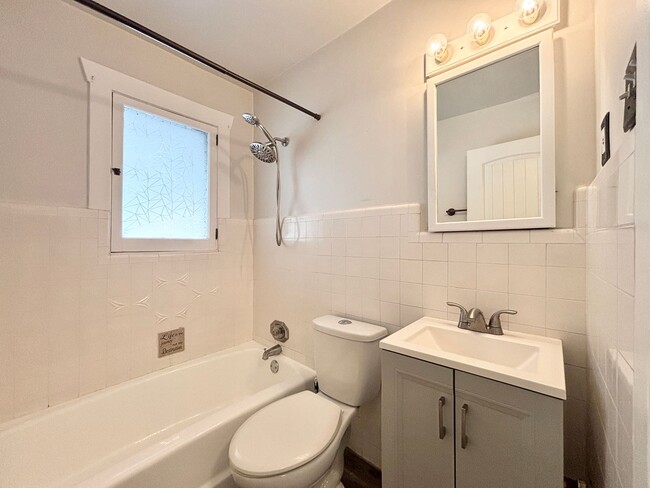 Building Photo - Beautiful Renovation in Liberty Wells!