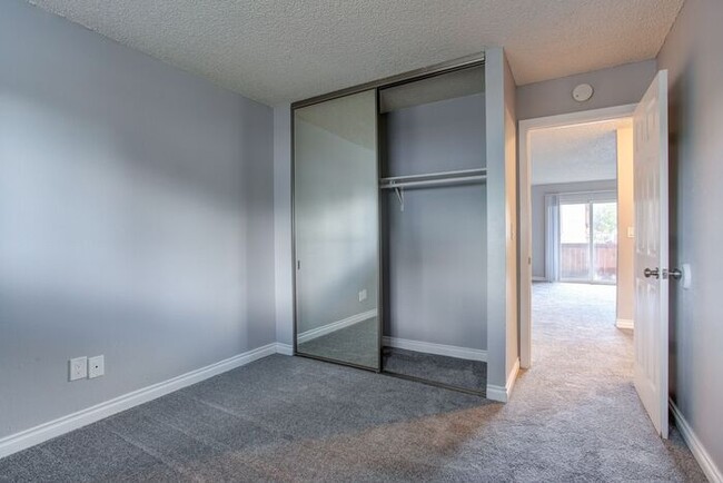 Building Photo - 2-Bed Has EVERYTHING YOU NEED!! Ask About ...