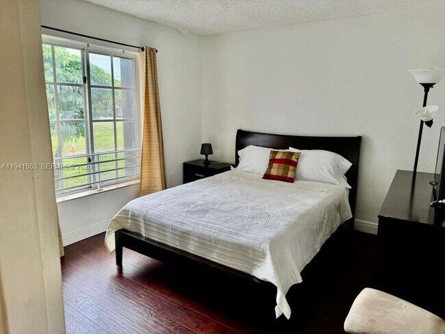 Building Photo - 4920 NW 79th Ave