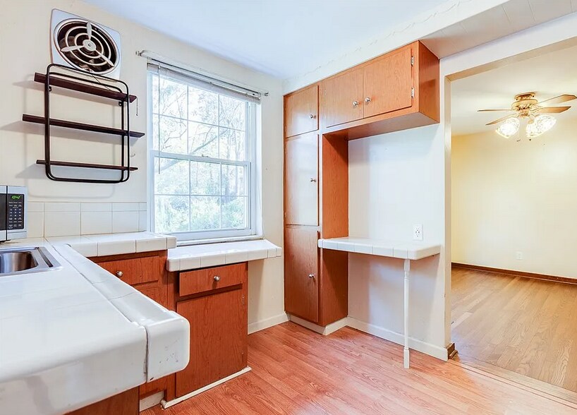 Wrap around counter space - 133 Hamburg St