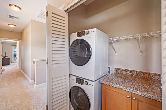 Building Photo - 3-bedroom, 2.5-bath unit | Kai Malu