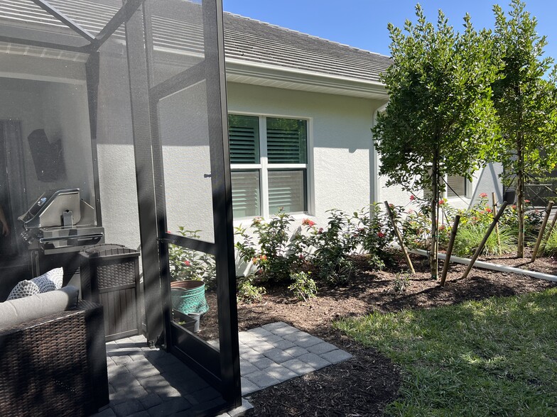 Building Photo - 11639 Solano Dr