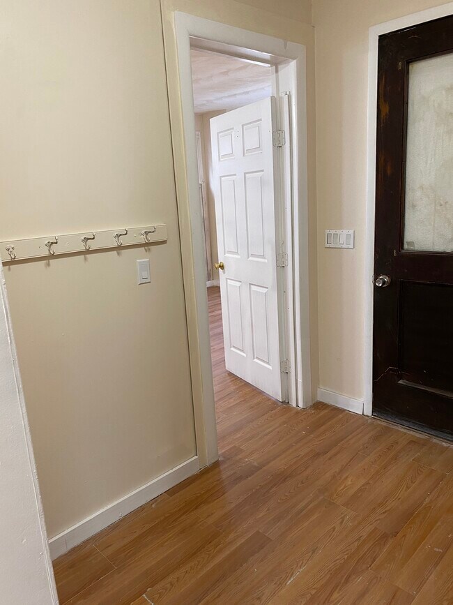 Building Photo - 127 Selye Terrace