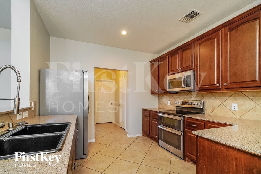 Building Photo - 1756 Oak Sprawl