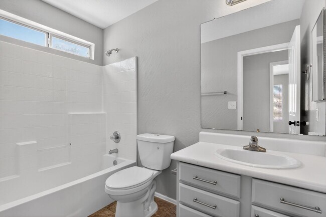 Building Photo - Gilbert Living with Private Pool