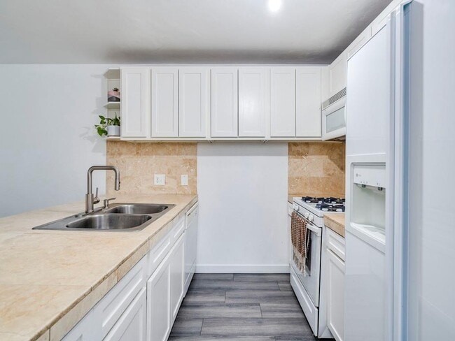Building Photo - 1607 Valleyridge Dr