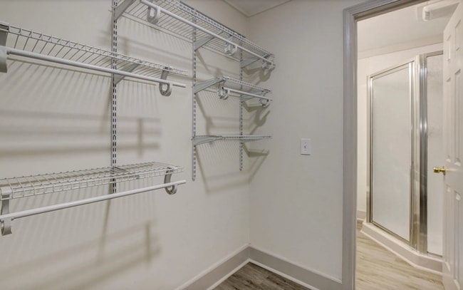 Building Photo - Beautifully renovated ranch bungalow locat...