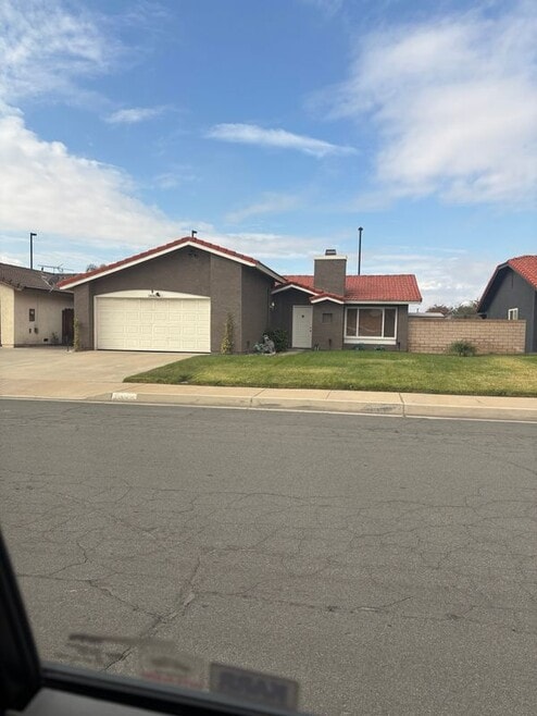 Building Photo - 14561 Victor Dr