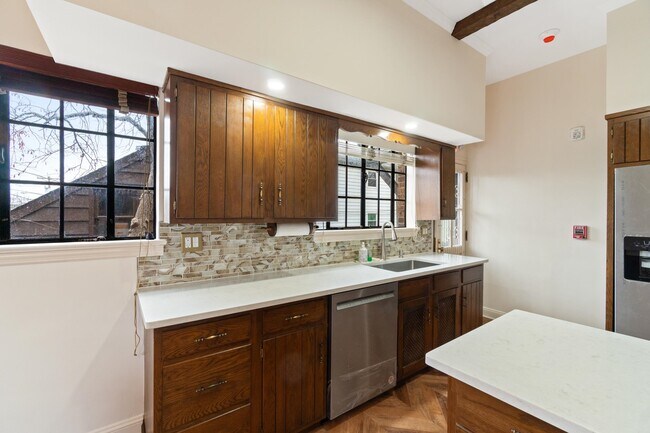 Building Photo - 2314 Palisade Ave
