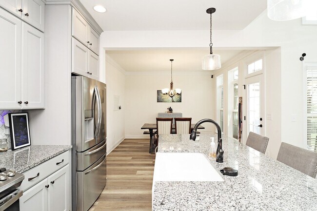Building Photo - Pet-Friendly Old Trail Home With Fenced Yard