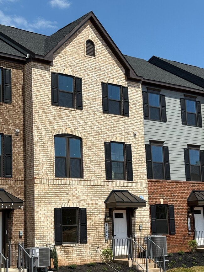 Building Photo - 4504 Dandelion Loop