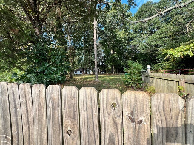 Building Photo - 3 Bed | 2 Bath Single Family Home