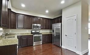 Building Photo - Beaufiful 3BR 2.5BA end unit town home wit...