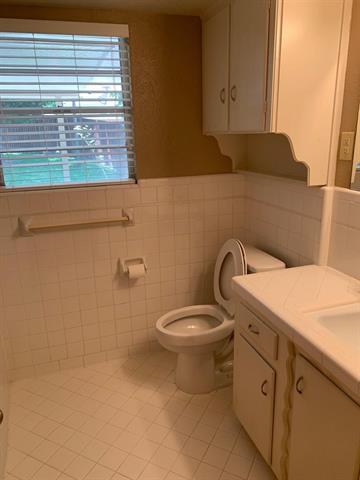 Building Photo - 8918 Sweetwater Dr