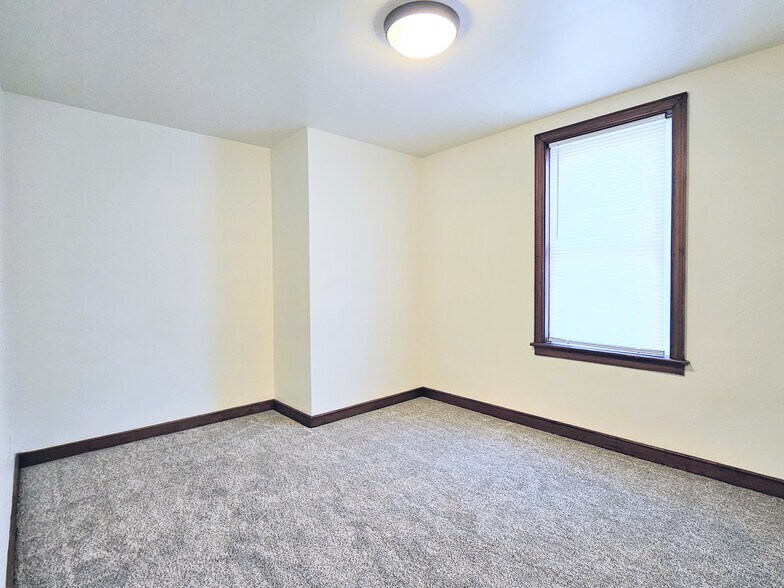 Building Photo - 225 Arch St