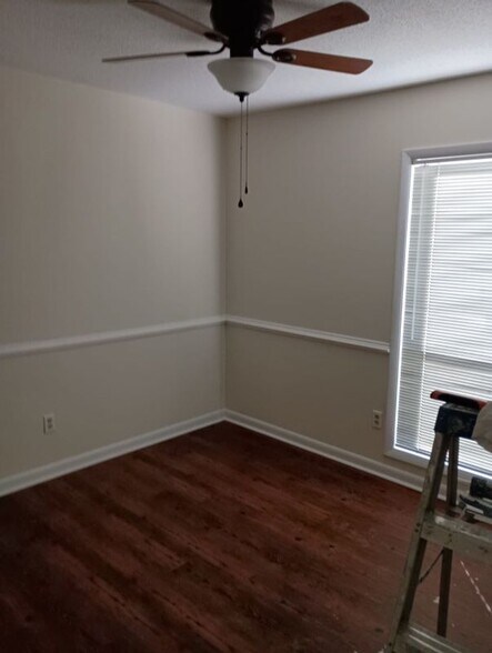 Building Photo - 921 Odom Dr