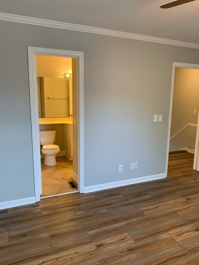 Building Photo - 830 Brentwood Pointe