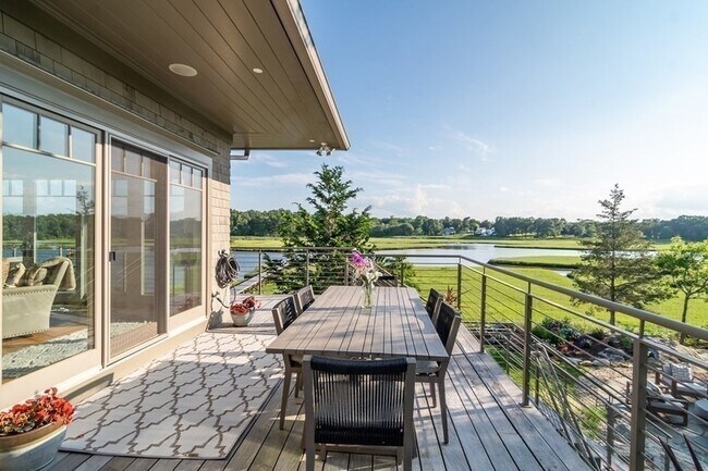 Building Photo - 67 Border St