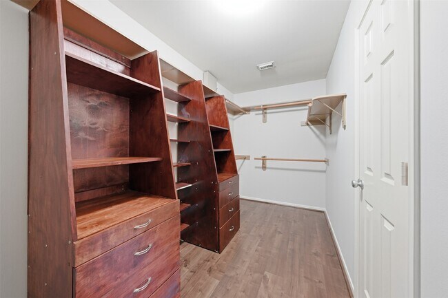 Building Photo - 2319 Falcon Knoll Ln