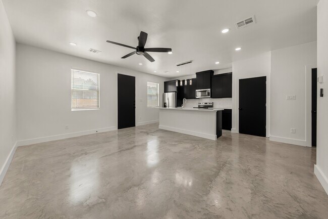 Building Photo - 201 Dawn Lynn Dr