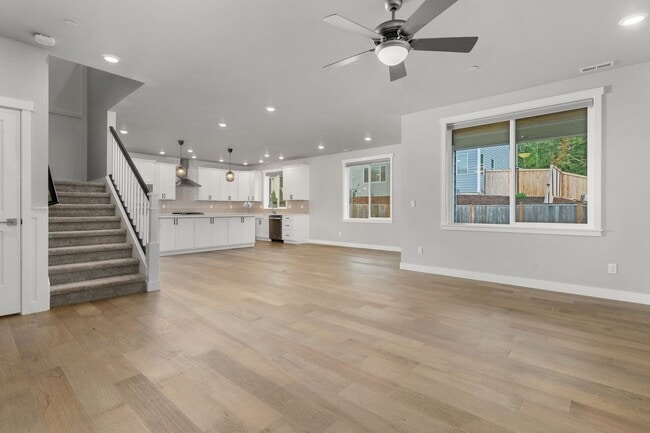 Building Photo - Newer 4-Bedroom Home in Bremerton