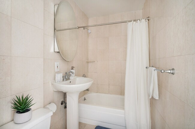 Building Photo - 234 W 73rd St