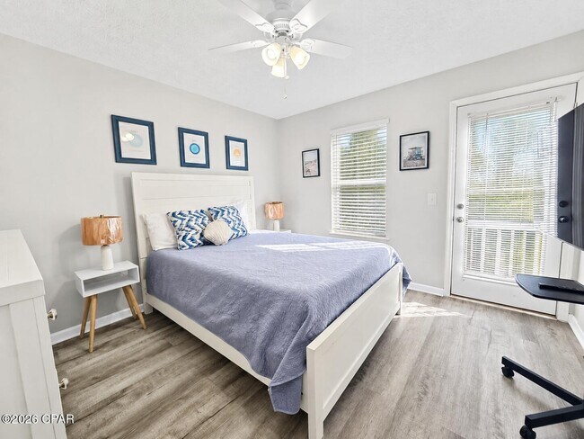 Building Photo - 5726 Beach Dr