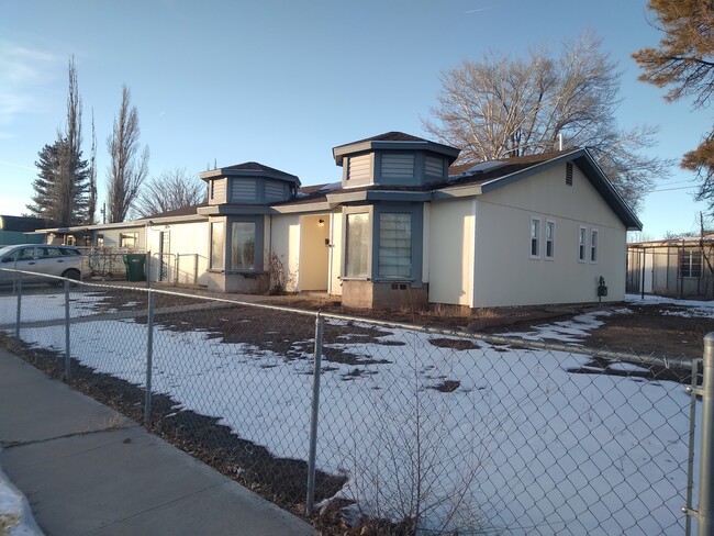 Building Photo - 732 Clovis Ave