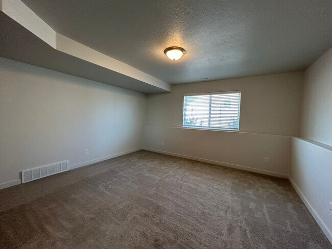 Building Photo - 3 Bedroom 2 Bathroom House in Eagle Mounta...