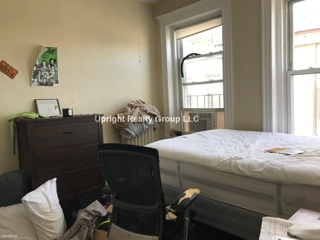 Building Photo - 161 Kelton St