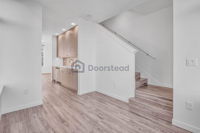 Building Photo - 2505 E Union St