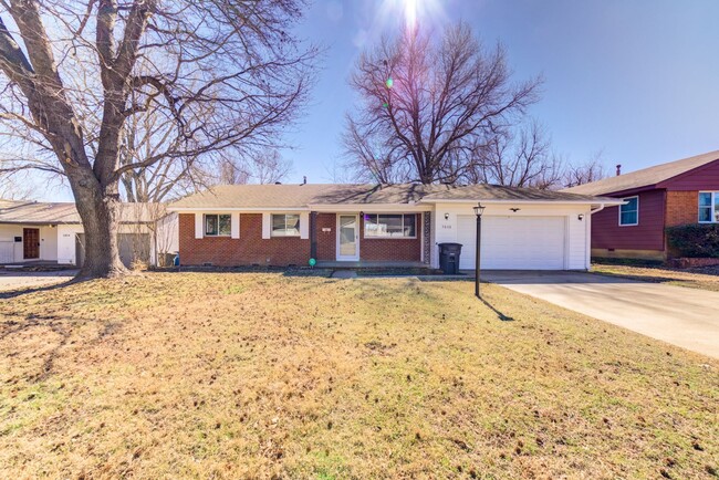 Building Photo - Gorgeous Midtown 3 Bedroom Remodel!