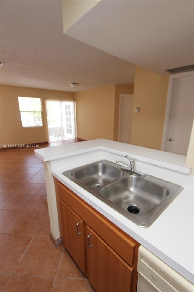 Building Photo - 2890 N Oakland Forest Dr