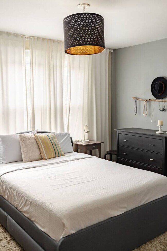 Building Photo - 3935 Oak Park Pl