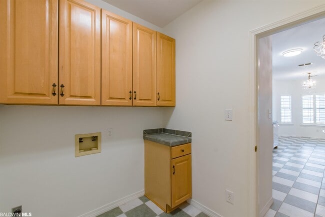 Building Photo - 117 Club Dr