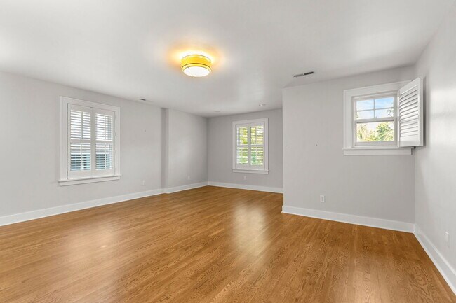 Building Photo - 2715 NE 35th Ave
