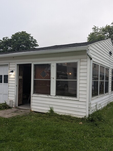 Outside Sunroom - 218 Alaska St