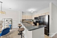 Building Photo - 921 Northeast Dr