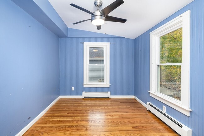 Building Photo - 30 Lakeview Dr