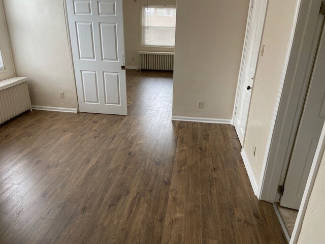 lv rm - 3927 Hoosac St