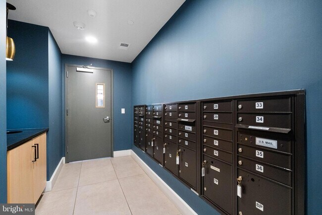 Building Photo - 3925 Fair Ridge Dr