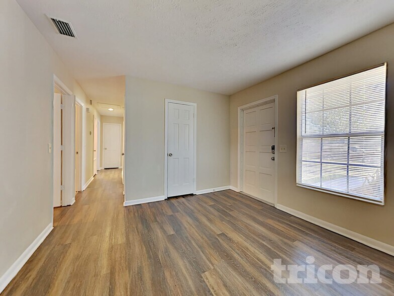 Building Photo - 1201 Windsor Cir