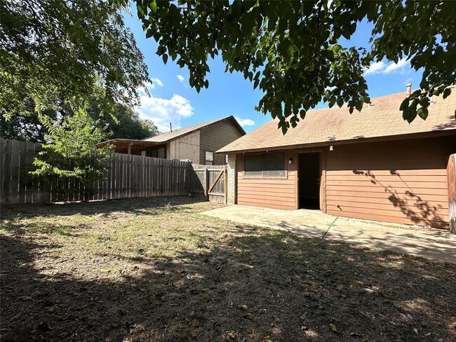 Building Photo - 903 Milford Way