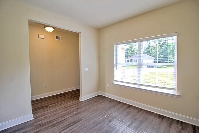 Building Photo - 711 Mill Creek Cir
