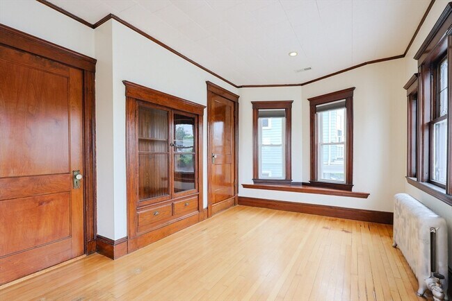 Building Photo - 294 Belmont St