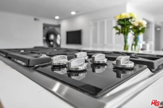 Building Photo - 2324 Banyan Dr